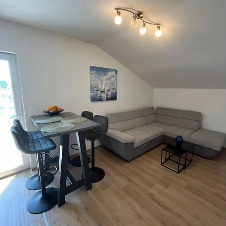 Apartment Tia *